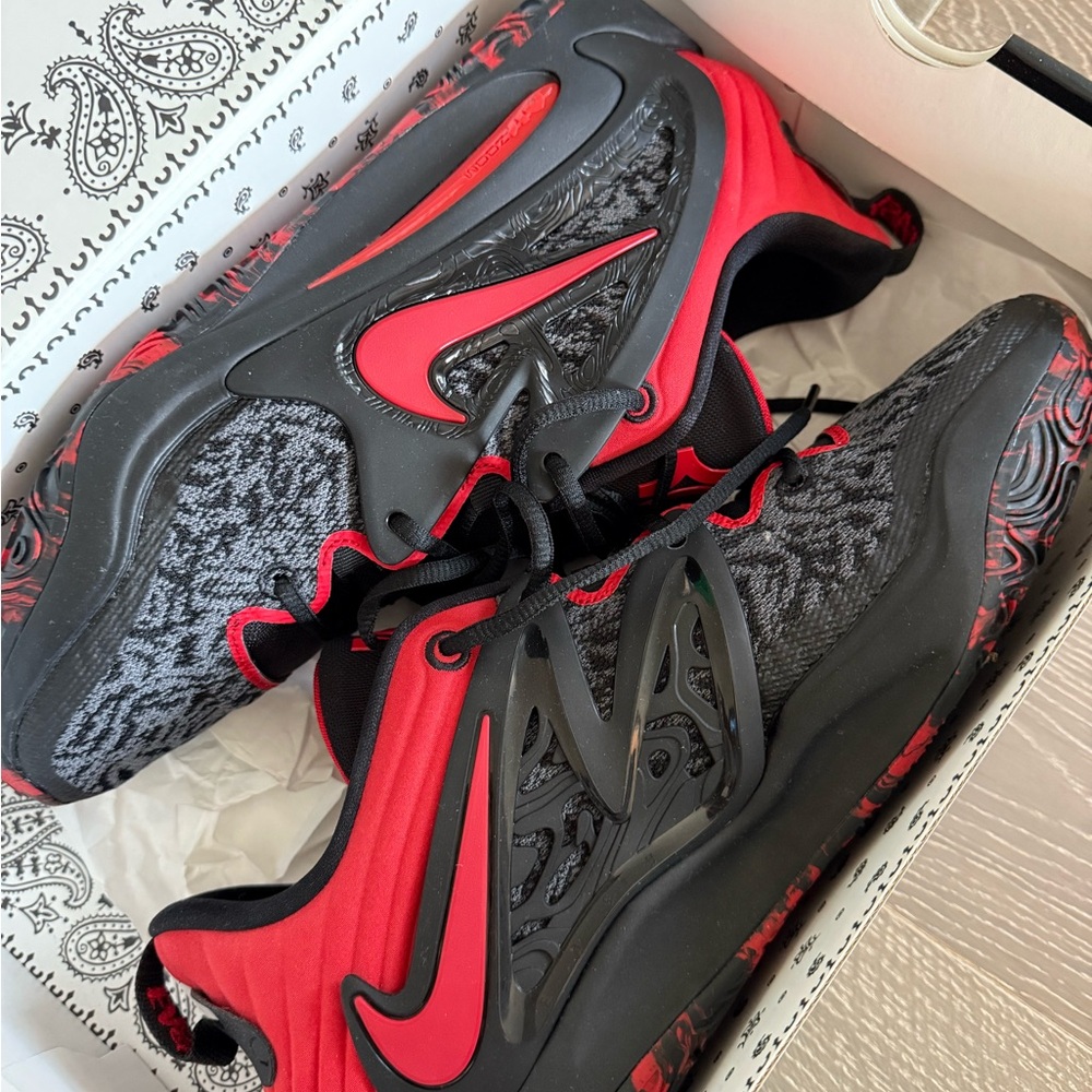 Nike KD15 Bred Black University Red Size 11.5